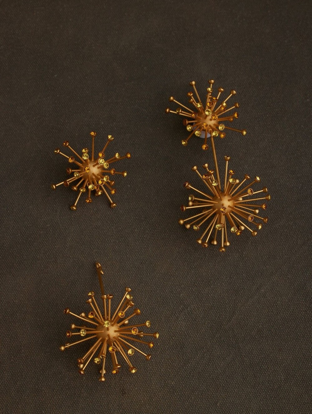 KHOI ONYX Earrings (color: gold crystal)